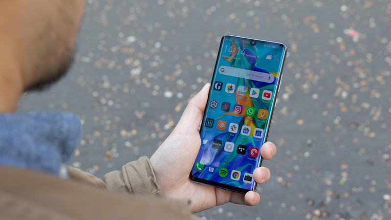 Bị tấn công trên mọi mặt trận, Huawei đã tìm ra phương án B để thay thế Android, Play Store