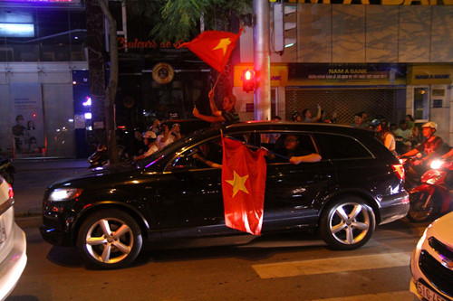 U.23 Việt Nam vào bán kết tuyệt vời: Biển người ra đường ăn mừng U.23 Việt Nam vào bán kết tuyệt vời: Biển người ra đường ăn mừng