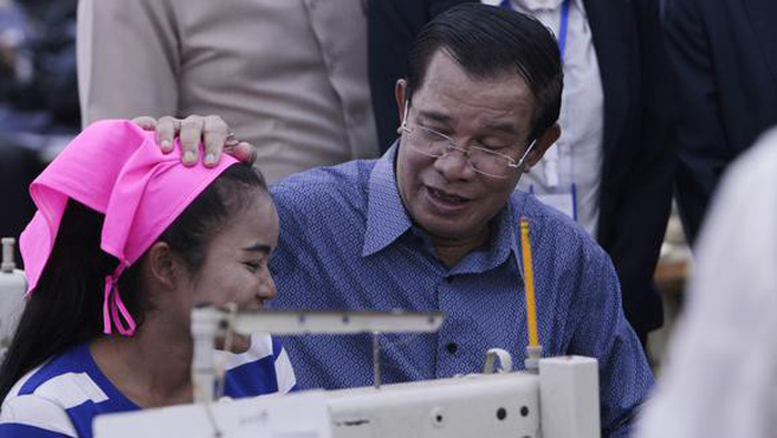 Campuchia thấy ‘buồn và sốc’ sau quyết định ngưng viện trợ của Mỹ Campuchia thấy ‘buồn và sốc’ sau quyết định ngưng viện trợ của Mỹ