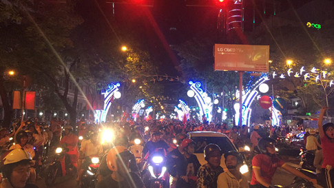 U.23 Việt Nam vào bán kết tuyệt vời: Biển người ra đường ăn mừng U.23 Việt Nam vào bán kết tuyệt vời: Biển người ra đường ăn mừng