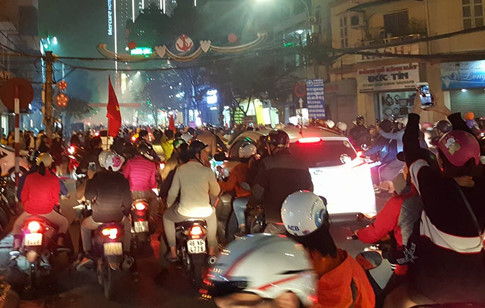 U.23 Việt Nam vào bán kết tuyệt vời: Biển người ra đường ăn mừng U.23 Việt Nam vào bán kết tuyệt vời: Biển người ra đường ăn mừng