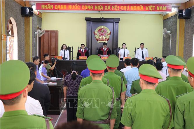 Mở lại phiên tòa sơ thẩm xét xử vụ án gian lận điểm thi tại Sơn La Mở lại phiên tòa sơ thẩm xét xử vụ án gian lận điểm thi tại Sơn La