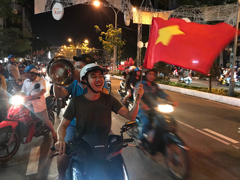 U.23 Việt Nam vào bán kết tuyệt vời: Biển người ra đường ăn mừng U.23 Việt Nam vào bán kết tuyệt vời: Biển người ra đường ăn mừng