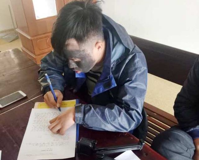 Nghệ An: Bôi mặt đen hóa trang thành gã ăn xin quái dị để quay clip đăng lên mạng xã hội Nghệ An: Bôi mặt đen hóa trang thành gã ăn xin quái dị để quay clip đăng lên mạng xã hội