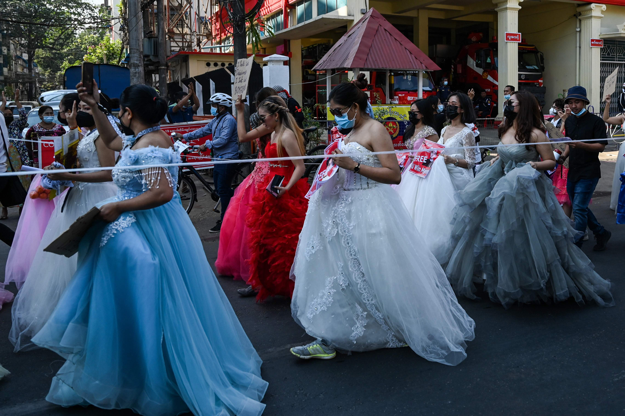 Biểu tình ngày thứ 5 liên tiếp ở Myanmar các Gymer '6 múi' xuống đường