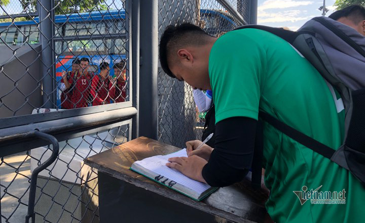 U22 Việt Nam phải... điểm danh, ký tên mới được tập luyện U22 Việt Nam phải... điểm danh, ký tên mới được tập luyện
