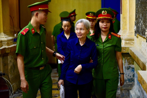 Ông Trần Phương Bình 'ân hận vì suốt 10 năm che giấu sai phạm' Ông Trần Phương Bình 'ân hận vì suốt 10 năm che giấu sai phạm'