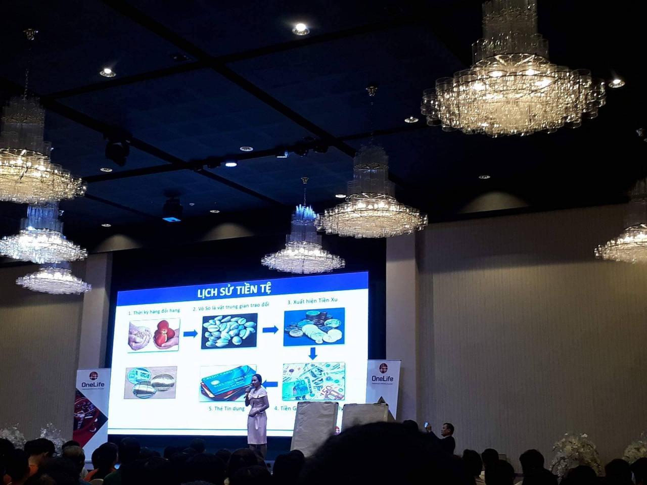 Hàng trăm NĐT tiền ảo hoang mang khi TGĐ Sky Mining "biến mất" Hàng trăm NĐT tiền ảo hoang mang khi TGĐ Sky Mining "biến mất"