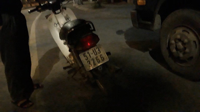 Cận cảnh nhóm dân phòng ngang nhiên… 'làm luật' Cận cảnh nhóm dân phòng ngang nhiên… 'làm luật'