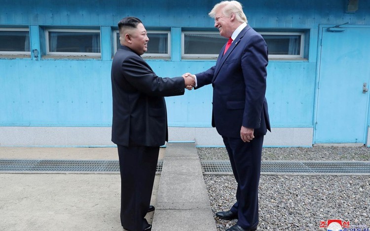 Chiến tranh hạt nhân Mỹ-Triều Tiên vẫn có thể, đối thoại là cần thiết Chiến tranh hạt nhân Mỹ-Triều Tiên vẫn có thể, đối thoại là cần thiết