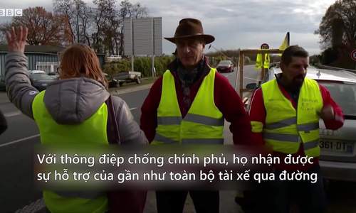 Hai tuần biểu tình, bạo loạn biến Paris thành 'bãi chiến trường' Hai tuần biểu tình, bạo loạn biến Paris thành 'bãi chiến trường'