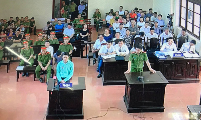 Bác sĩ Lương đối chất với điều tra viên về 'lời khai mớm cung' Bác sĩ Lương đối chất với điều tra viên về 'lời khai mớm cung'