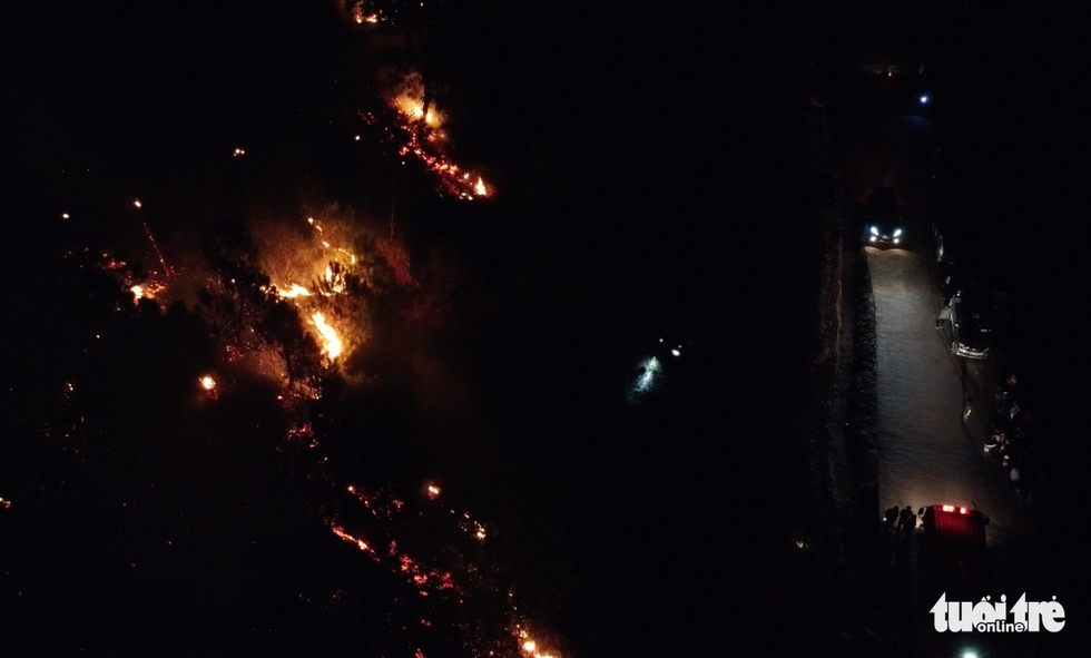 Cận cảnh xuyên đêm chiến đấu ‘giặc lửa’ cứu rừng