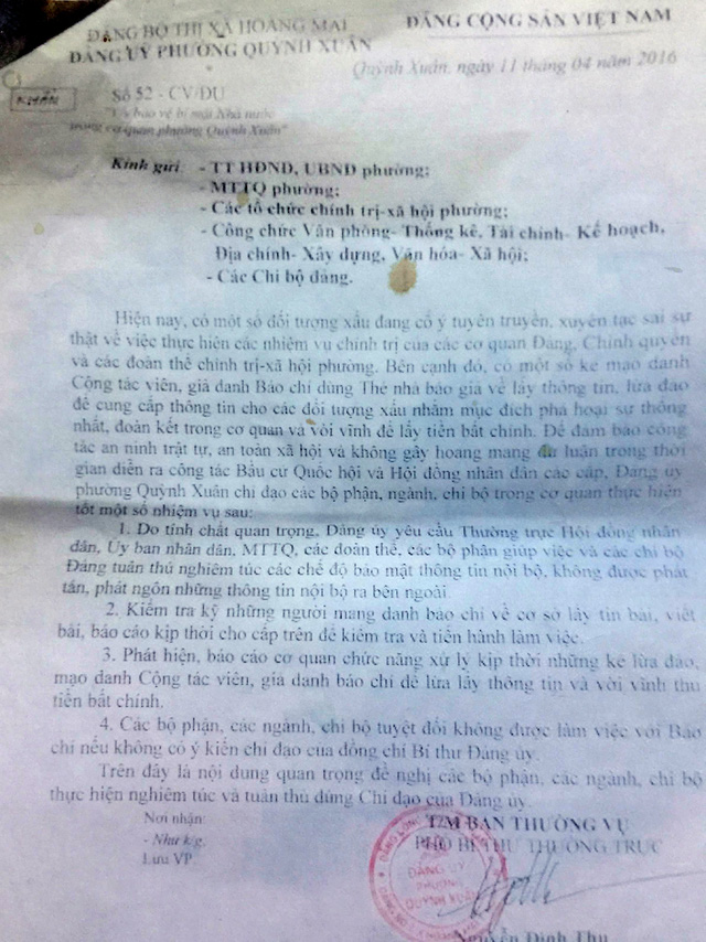 Trao tiền cứu trợ rồi lấy lại chia đều: Lộ danh sách toàn cán bộ nhận tiền Trao tiền cứu trợ rồi lấy lại chia đều: Lộ danh sách toàn cán bộ nhận tiền