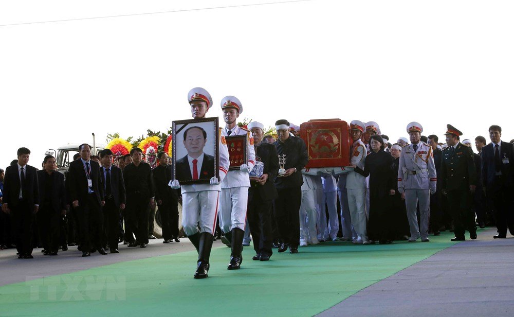 Lễ an táng Chủ tịch nước Trần Đại Quang tại quê nhà Lễ an táng Chủ tịch nước Trần Đại Quang tại quê nhà