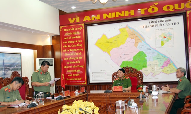 Tập trung đấu tranh, phản bác các quan điểm sai trái trên không gian mạng Tập trung đấu tranh, phản bác các quan điểm sai trái trên không gian mạng