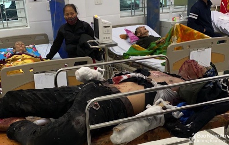 Đốt pháo tự chế, 3 học sinh ở Nghệ An bị thương nặng Đốt pháo tự chế, 3 học sinh ở Nghệ An bị thương nặng