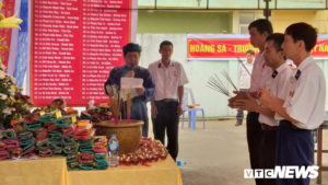 Cựu binh Gạc Ma thả vòng hoa xuống biển tưởng nhớ đồng đội Cựu binh Gạc Ma thả vòng hoa xuống biển tưởng nhớ đồng đội