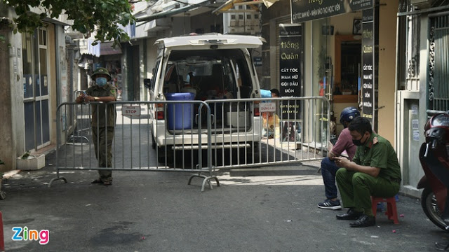 Phong tỏa quán pizza và nơi ở của ca nghi mắc Covid-19 tại Hà Nội Phong tỏa quán pizza và nơi ở của ca nghi mắc Covid-19 tại Hà Nội