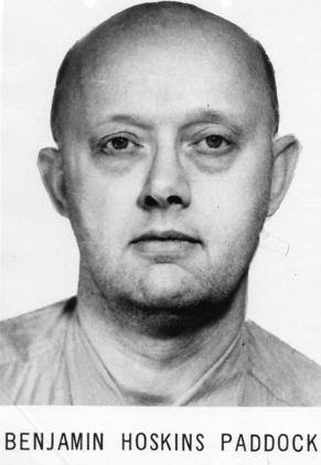 Cha của kẻ xả súng ở Las Vegas từng cướp ngân hàng, bị FBI truy nã