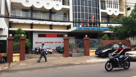 Bắt quả tang Trưởng phòng thanh tra nhận tiền DN Bắt quả tang Trưởng phòng thanh tra nhận tiền DN