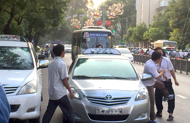 Người Việt mình hiền hòa hay bạo lực? Người Việt mình hiền hòa hay bạo lực?