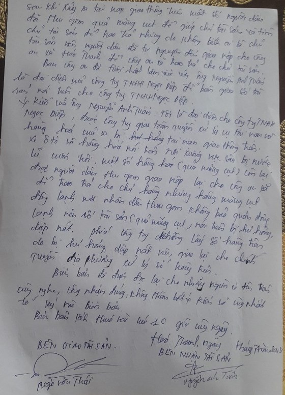 Vụ xe măng cụt lao xuống vực, dân gom hộ chứ không hôi của Vụ xe măng cụt lao xuống vực, dân gom hộ chứ không hôi của