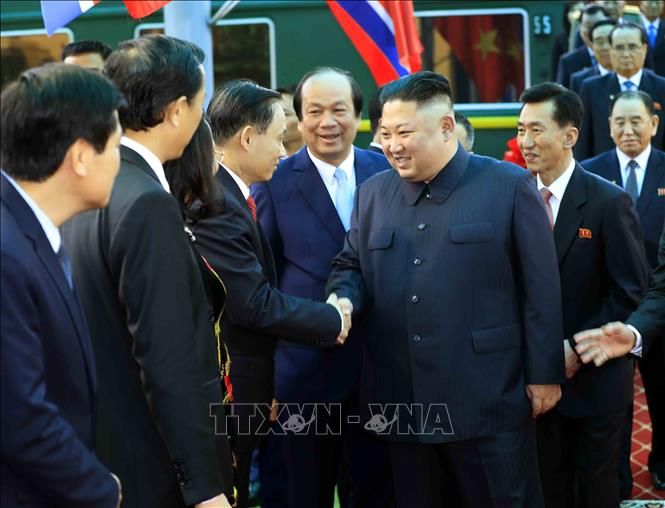 Chủ tịch Triều Tiên Kim Jong-un đến ga Đồng Đăng, bắt đầu chuyến công du Việt Nam