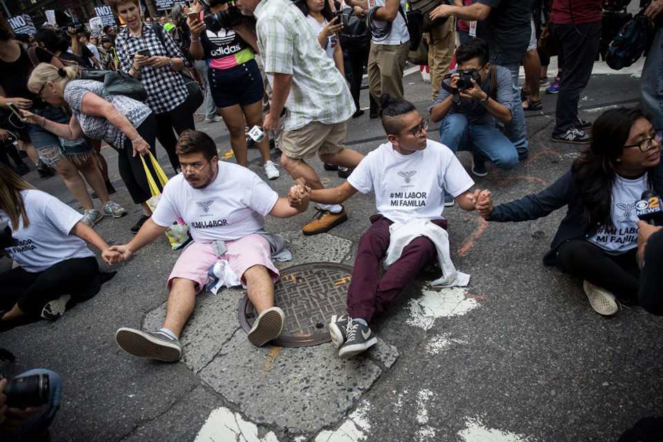 Trump ngưng 'Chính sách Giấc mơ' của Obama, biểu tình nổ ra khắp Mỹ Trump ngưng 'Chính sách Giấc mơ' của Obama, biểu tình nổ ra khắp Mỹ