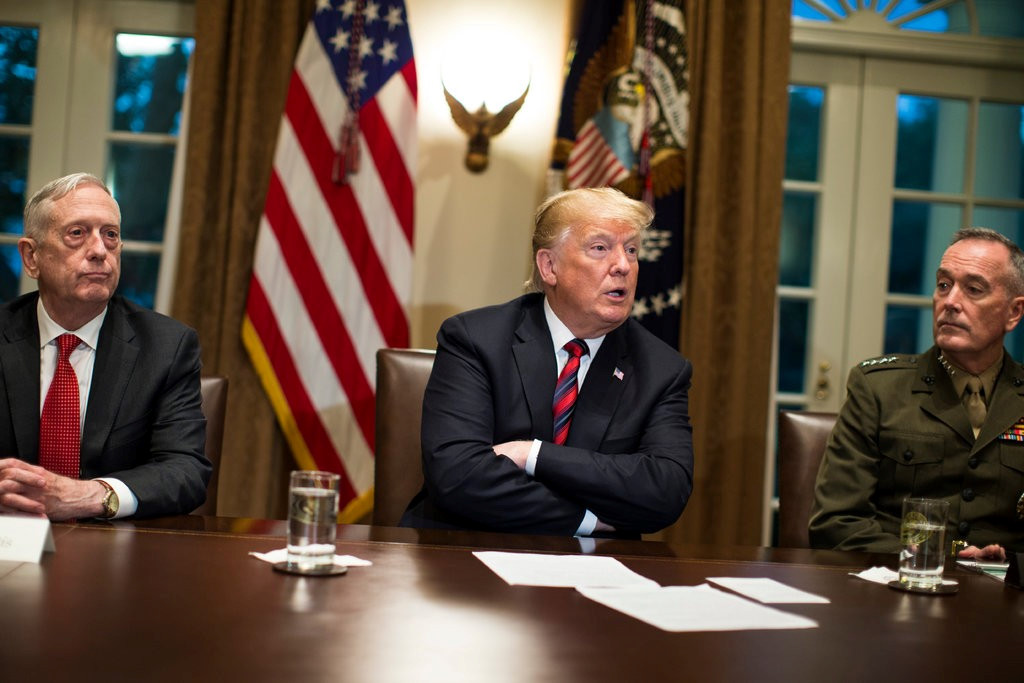 TT Trump 'chiến tranh' với một loạt các tướng quân đội TT Trump 'chiến tranh' với một loạt các tướng quân đội