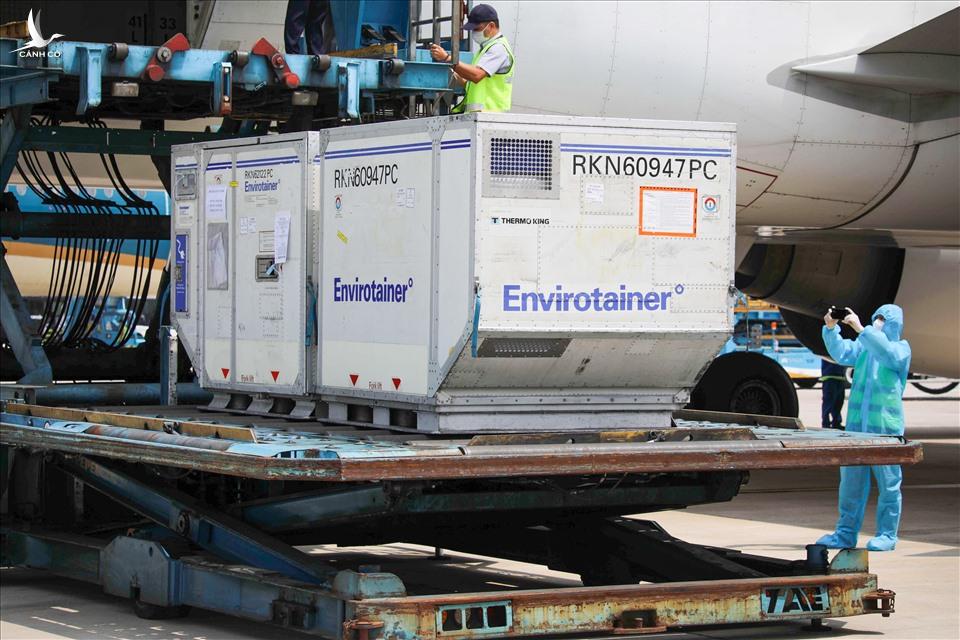 Những nỗ lực rất lớn của Chính phủ trong cuộc chạy đua lấy vắc-xin về Việt Nam Những nỗ lực rất lớn của Chính phủ trong cuộc chạy đua lấy vắc-xin về Việt Nam