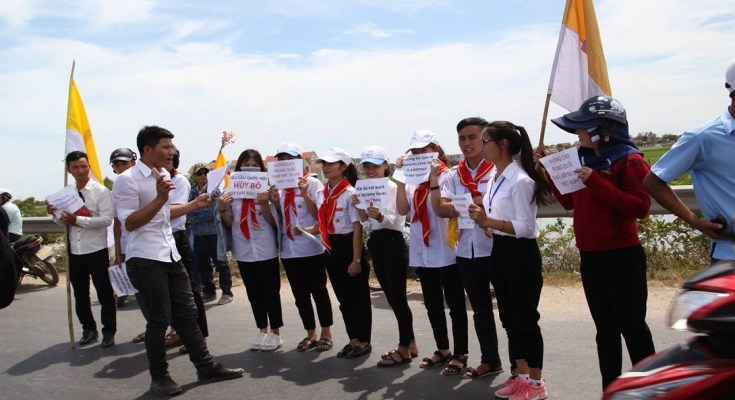 Biểu tình ngày 8-7-2018 tại giáo phận Vinh: bị mua chuộc, kích động hay tự phát? Biểu tình ngày 8-7-2018 tại giáo phận Vinh: bị mua chuộc, kích động hay tự phát?