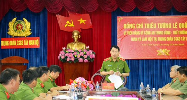 Tập trung đấu tranh, phản bác các quan điểm sai trái trên không gian mạng Tập trung đấu tranh, phản bác các quan điểm sai trái trên không gian mạng