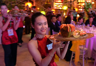 ÁO YẾM - NÉT VĂN HÓA VÀ SỰ XUYÊN TẠC ÁO YẾM - NÉT VĂN HÓA VÀ SỰ XUYÊN TẠC