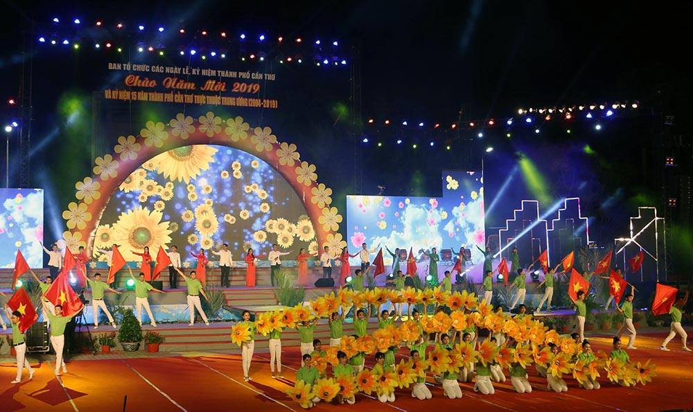 Rộn ràng đón năm mới 2019 khắp 3 miền Rộn ràng đón năm mới 2019 khắp 3 miền