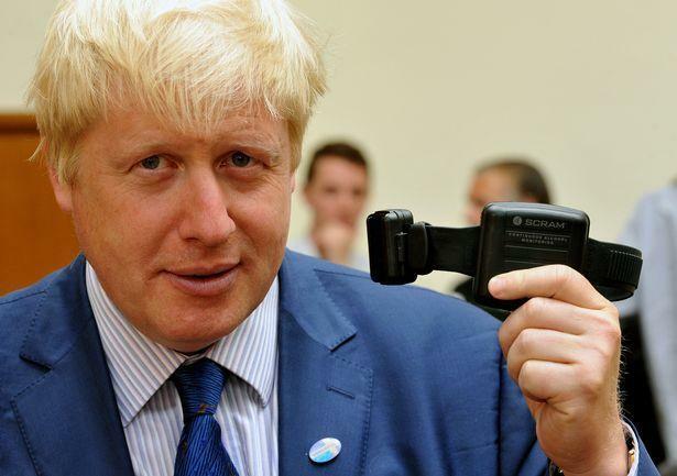 Tội phạm Anh phải đeo vòng 'đo sự tỉnh táo'