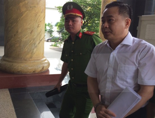 Vũ 'Nhôm' đưa chứng cứ mới khi hầu tòa cùng cựu thứ trưởng công an