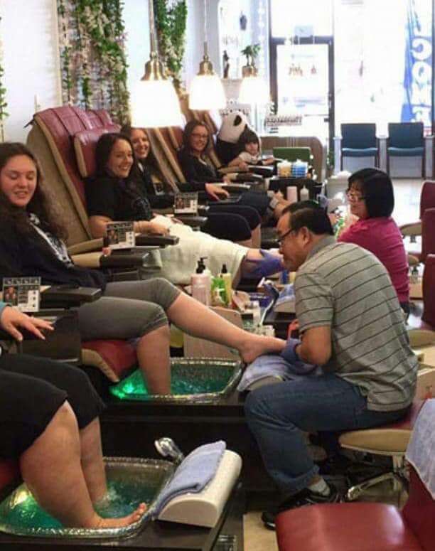 Dưới chân nữ thần tự do Dưới chân nữ thần tự do