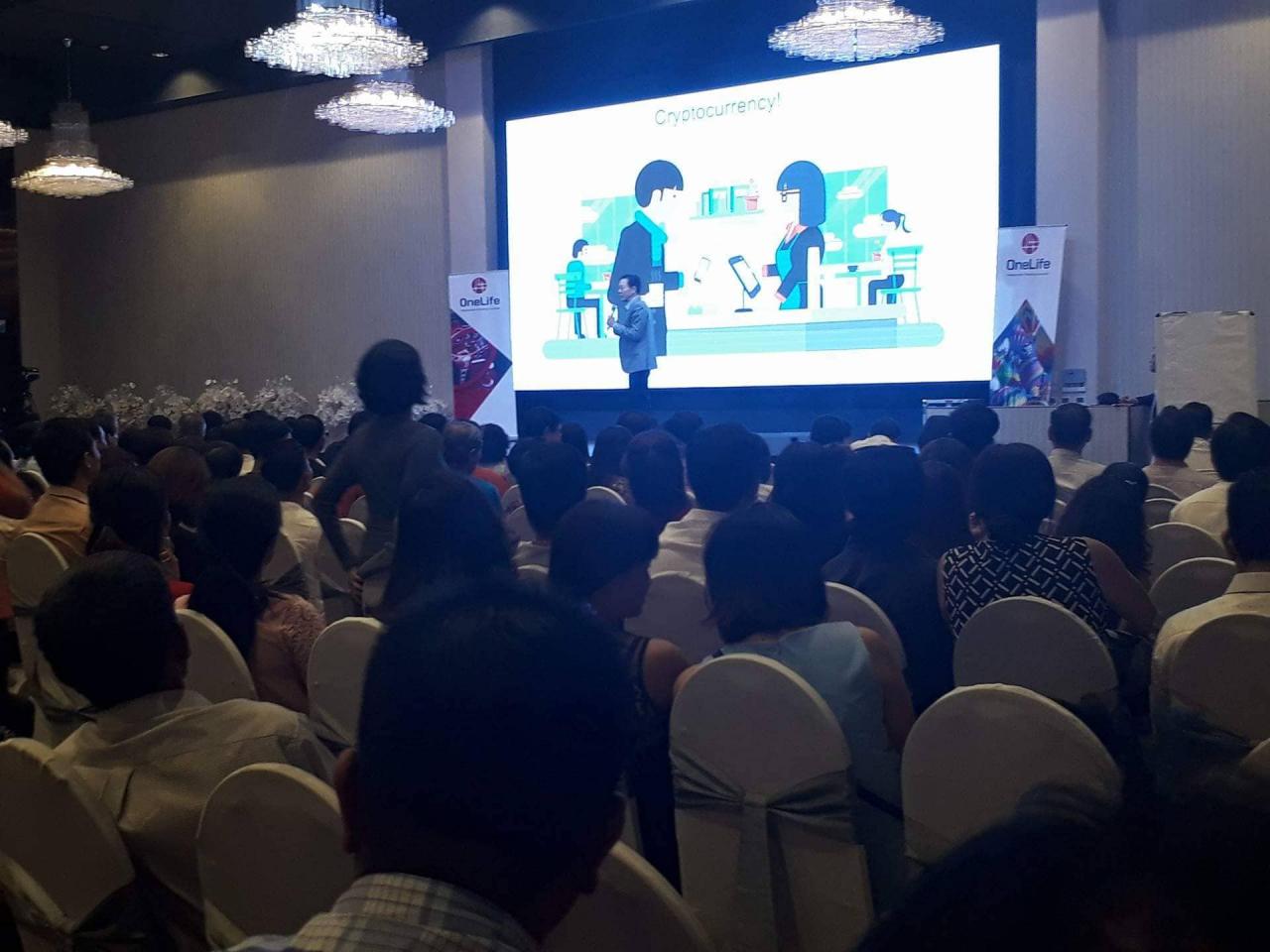 Hàng trăm NĐT tiền ảo hoang mang khi TGĐ Sky Mining "biến mất" Hàng trăm NĐT tiền ảo hoang mang khi TGĐ Sky Mining "biến mất"