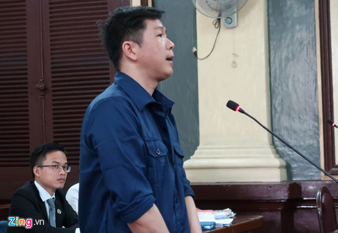 Nhóm bán logo xe 'vua', hối lộ tiền tỷ tiếp tục hầu tòa