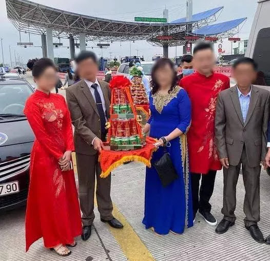 Thông tin đoàn rước dâu từ Hải Phòng đi Quảng Ninh phải quay về do phong tỏa Covid-19 là không chính xác Thông tin đoàn rước dâu từ Hải Phòng đi Quảng Ninh phải quay về do phong tỏa Covid-19 là không chính xác