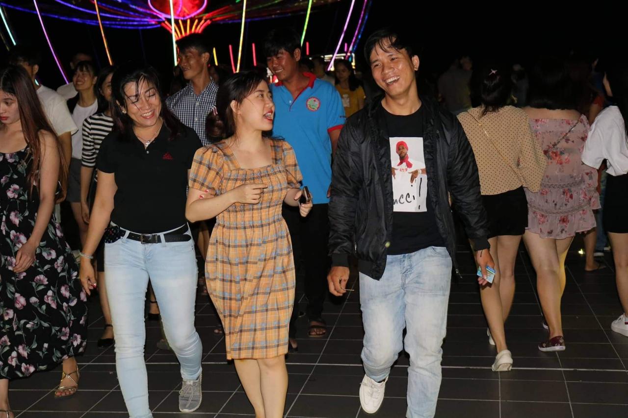 Rộn ràng đón năm mới 2019 khắp 3 miền Rộn ràng đón năm mới 2019 khắp 3 miền