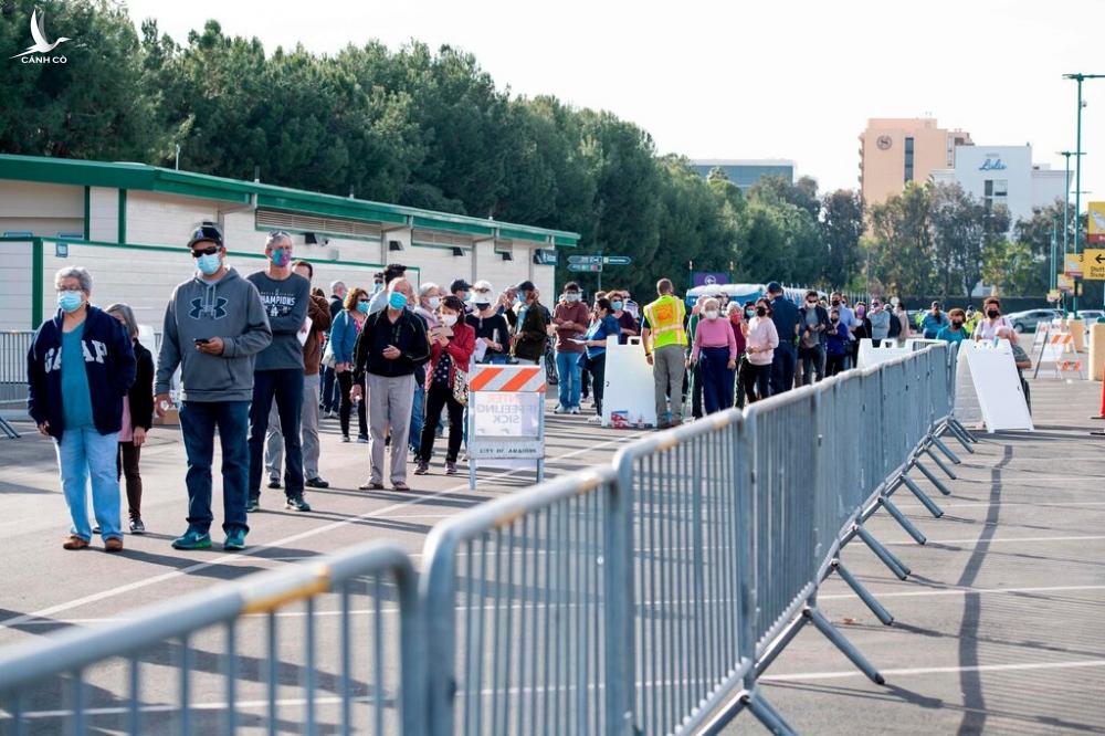 Cuộc chạy đua “sống còn” giữa vaccine và các biến chủng virus mới