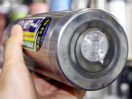 Xôn xao thông tin bình giữ nhiệt Trung Quốc chứa amiăng và kim loại nặng gây ung thư, chuyên gia lên tiếng Xôn xao thông tin bình giữ nhiệt Trung Quốc chứa amiăng và kim loại nặng gây ung thư, chuyên gia lên tiếng