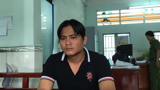 TP HCM: Tạm giam 2 người ném đá vào cảnh sát cơ động TP HCM: Tạm giam 2 người ném đá vào cảnh sát cơ động