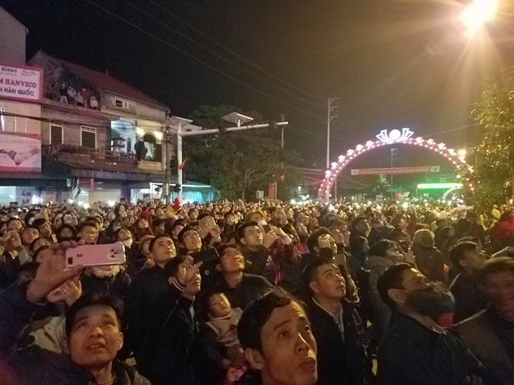 Rộn ràng đón năm mới 2019 khắp 3 miền Rộn ràng đón năm mới 2019 khắp 3 miền