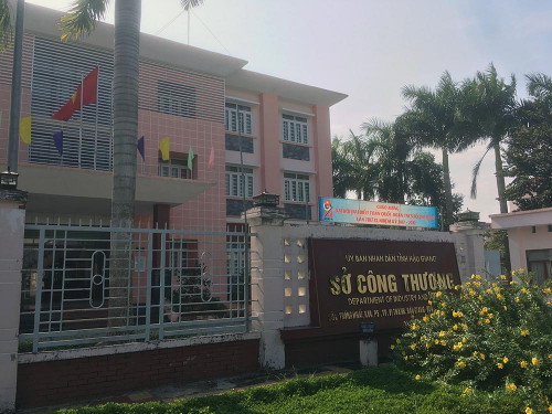 Kiểm tra việc bổ nhiệm 'tốc hành’ con trai ông Huỳnh Minh Chắc làm GĐ Sở Kiểm tra việc bổ nhiệm 'tốc hành’ con trai ông Huỳnh Minh Chắc làm GĐ Sở