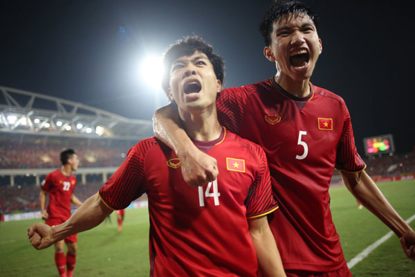Việt Nam vào chung kết AFF Cup sau 10 năm Việt Nam vào chung kết AFF Cup sau 10 năm