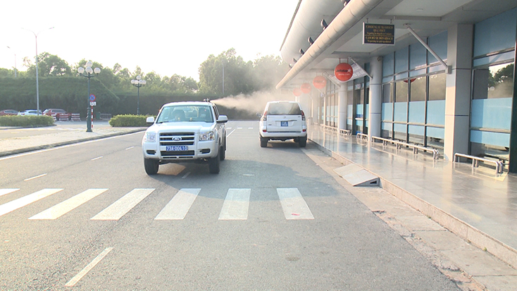 8 du khách người Anh âm tính với Covid-19 8 du khách người Anh âm tính với Covid-19