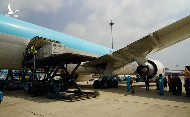 Ý nghĩa đặc biệt của lô vắc xin Covid-19 đầu tiên về Việt Nam Ý nghĩa đặc biệt của lô vắc xin Covid-19 đầu tiên về Việt Nam